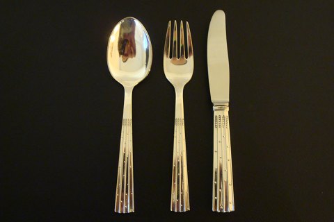 Children cutlery 3 parts in silver, champagne.
Many other pieces in stock.
5000m2 showroom.