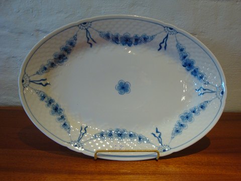 Oval dish for serving joints in B & G Empire No. 16. L. 35 cm * W 24cm.  
5000m2 showroom.
