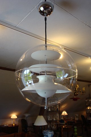 Verner Panton Globe Ø40.
5000m2 udstilling.