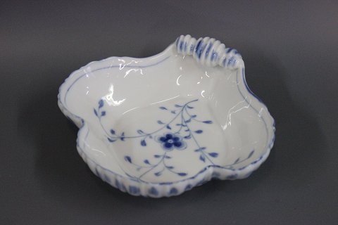 B&G porcelain butterfly. Mussel shaped bowl no. 26. Made between 1915 and 1947. 
5000m2 showroom.