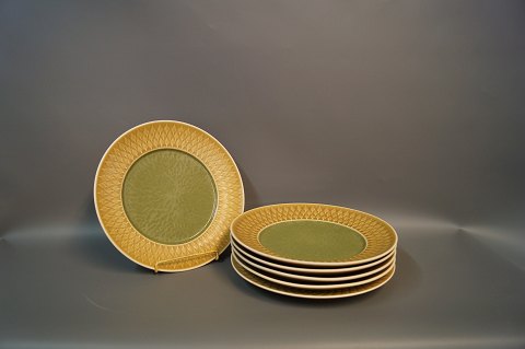 Relief Stoneware dinner plates by Bing and Groendahl.
5000m2 showroom.