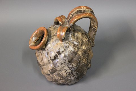 Brown stoneware jug from Michael Andersen and son, no. 1197.
5000m2 showroom.