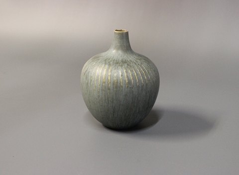 Grey stoneware vase by Eigil Henriksen.
5000m2 showroom.