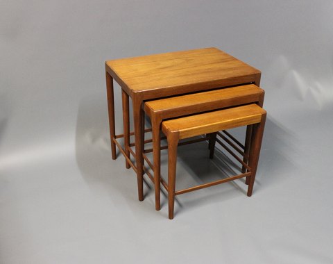 Indskudsborde i perfekt stand og teak. Bordene er af Dansk Design og fra 
1960erne. 
5000m2 udstilling.
