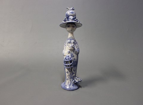Ceramic figurine "Spring", M20, from the series "The four seasons" designed by 
Bjoern Wiinblad. 
5000m2 showroom.