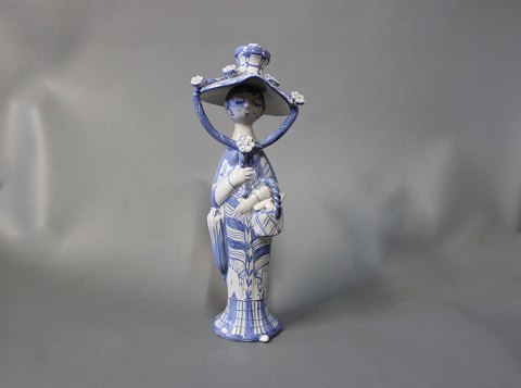Ceramic figurine "Fall", M22, from the series "The seasons" designed by Bjørn 
Wiinblad.
5000m2 showroom.
