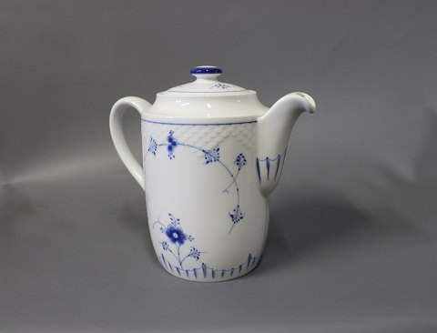 B&G blue fluted/-painted coffee jug, no.: 1053.
5000m2 showroom.