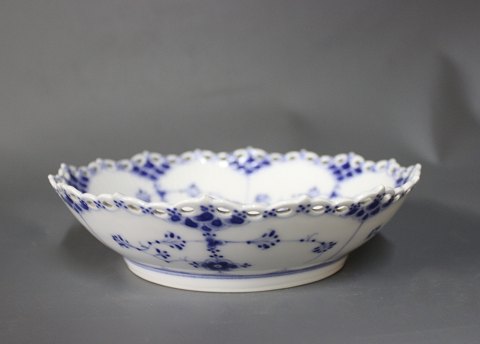 Royal Copenhagen blue fluted lace bowl, #1/1018.
5000m2 showroom.