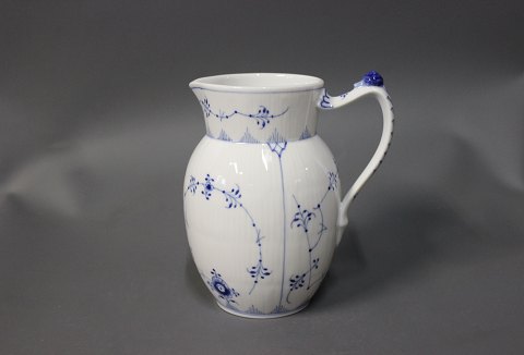 Royal Copenhagen blue fluted Water jug, #442.
5000m2 showroom.