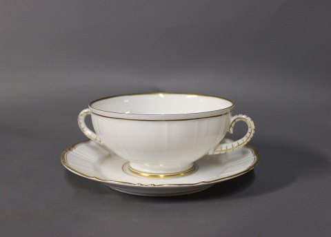 Large cup with saucer, no.: 247.
5000m2 showroom.