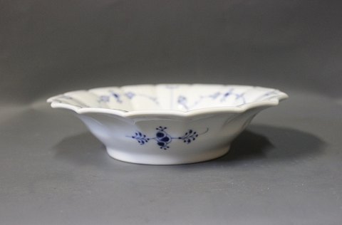 Royal Copenhagen blue fluted bowl with wavy edge #142.
5000m2 showroom.