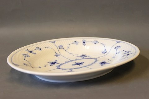 Royal Copenhagen blue fluted oval dish, no.: 1/95.
5000m2 showroom.