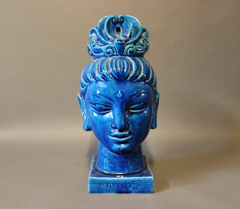 Oriental ceramic head of a woman with a dark blue glaze.
5000m2 showroom.