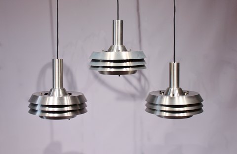 Set of 3 pendants with metal shades and lacquered purple on the inside 
manufactured by Lyskær of danish design from the 1960s.
5000m2 showroom.