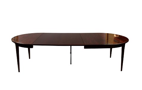 Stort spisebord i palisander, model nr.: 55 af Omann Junior fra omkring 
1960erne. 
5000m2 udstilling.