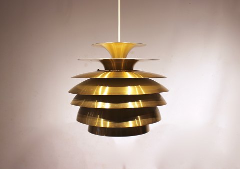 Pendant in brass by Bent Karlby from the 1960s.
5000m2 showroom.