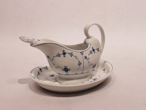 Royal Copenhagen blue fluted sauce boat, with saucer and server.
5000m2 showroom.