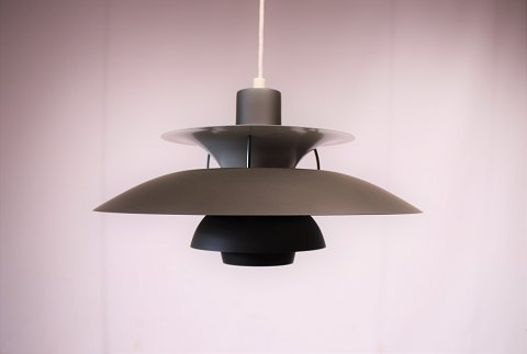 PH5 pendant designed by Poul Henningsen in 1958 and manufactured by Louis 
Poulsen.
5000m2 showroom.