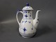B&G blue fluted/-painted ribbed coffee jug, stamped #18.
5000m2 showroom.