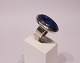 Ring i 925 sterling sølv med stor flot blå sten.
5000m2 udstilling.