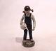 Porcelænsfigur, pige med vandkande, nr. 2326 af B&G.
Flot stand

