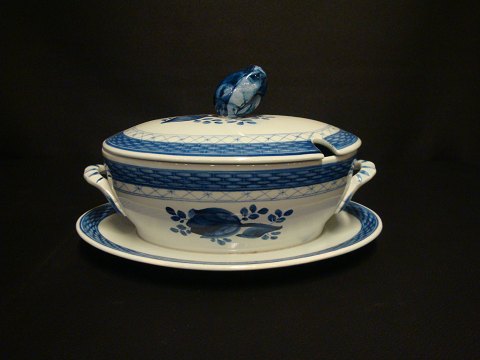 Blue Tranquebar  gravy tureen Nr. 11/1016.
5000m2 Showroom.