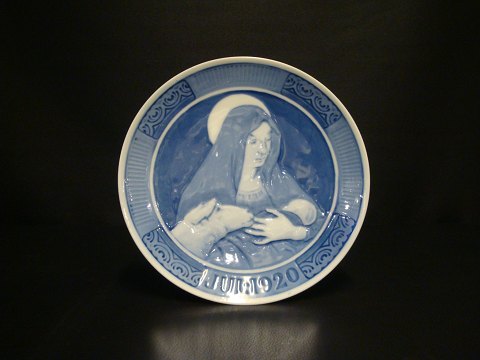 Royal Copenhagen Christmas plaque from the year 1920. 
Plate Nr. 213 / 10790.
5000m2 Showroom.