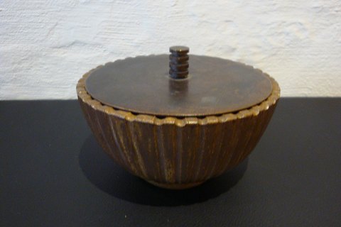 Lidded jar with bronzelåg by Arne Bang Height 7 cm and 12 cm in dia.i perfect 
condition