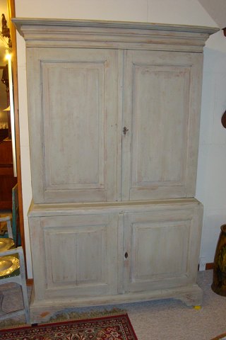 Gustavian cabinet from around the 1780s.
5000m2 showroom.