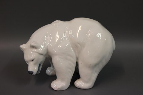 Kgl stående isbjørn , nr 21519.
Højde 15 cm.
5000 m2 udstilling.
