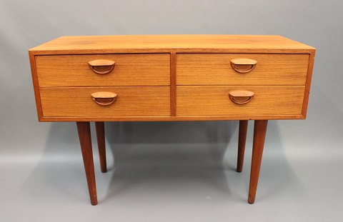 Entre dresser in teak, designed by Kai Kristiansen from the 1960s. 
5000 m2 showroom