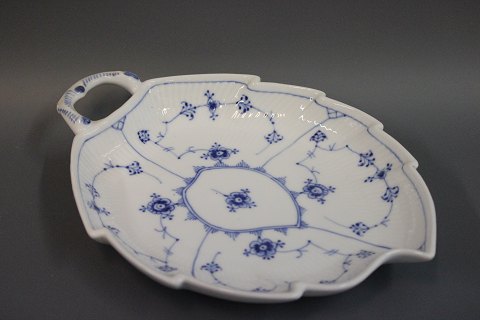 Royal Copenhagen  leaf shaped cake dish no. 145.
5000m2 showroom.