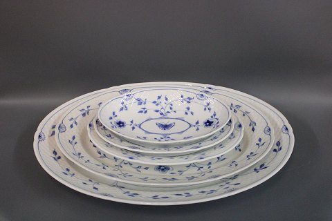 B&G porcelain butterfly. 5 dishes in different sizes.
5000m2 showroom.