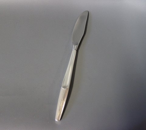 Dinner knife in Eva, Hallmarked silver.
5000m2 showroom.