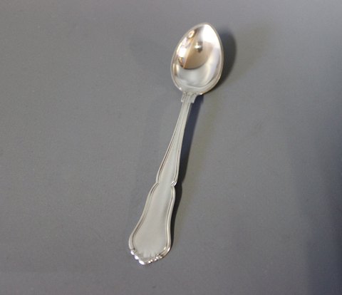 Tea spoon in Rita, hallmarked silver. 
5000m2 showroom.