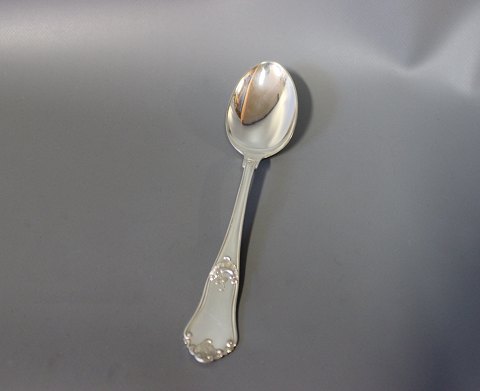 Dinner spoon in Rosenholm, hallmarked silver.
5000m2 showroom.