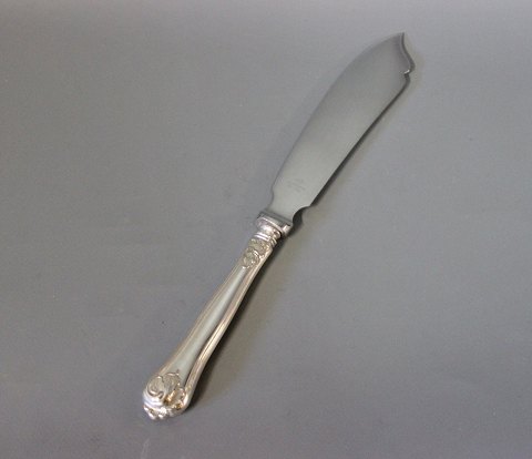 Cake knife in Saxon, hallmarked silver.
5000m2 showroom.
