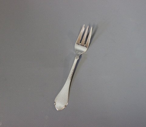 Cake fork in Bernstorff, hallmarked silver.
5000m2 showroom.