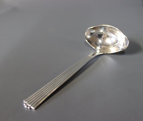 Gravy ladle in Diplomat, silver plate.
5000m2 showroom.