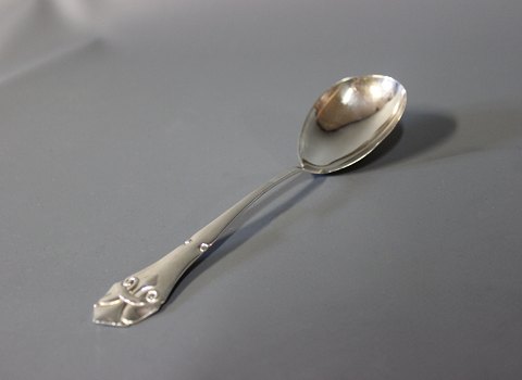 Compote spoon in French Lily, silver plate.
5000m2 showroom.