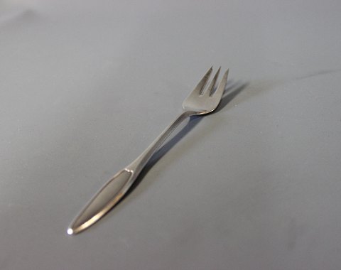 Cake fork in "Kongelys", silver plate.
5000m2 showroom.