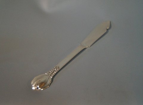 Fish knife no. 3 by Evald Nielsen, hallmarked silver.
5000m2 showroom.