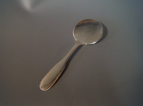 Cake slice no. 14 by Evald Nielsen, hallmarked silver.
5000m2 showroom.