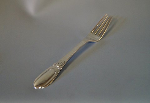 Dinner fork no. 16 by Evald Nielsen, hallmarked silver.
5000m2 showroom.