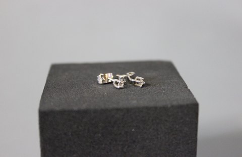 Earrings in 14 ct. whitegold with 2 diamonds á 0,05 ct.
5000m2 showroom.
