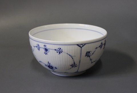 Royal Copenhagen blue fluted medium sized bowl.
5000m2 showroom.