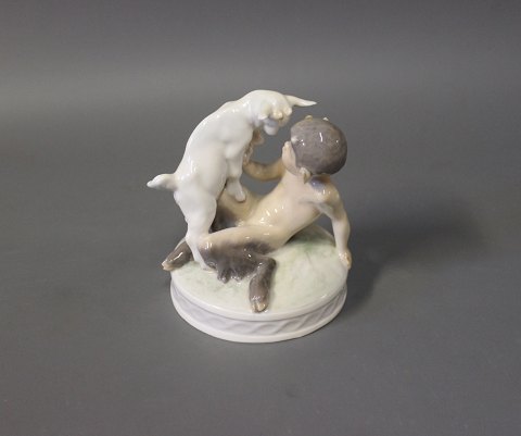 Royal Pan figurine with a goat, no. 1012/948.
Great condition
