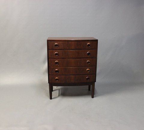 Small chest of drawers with curved front in rosewood from the 1960s.
5000m2 showroom.
