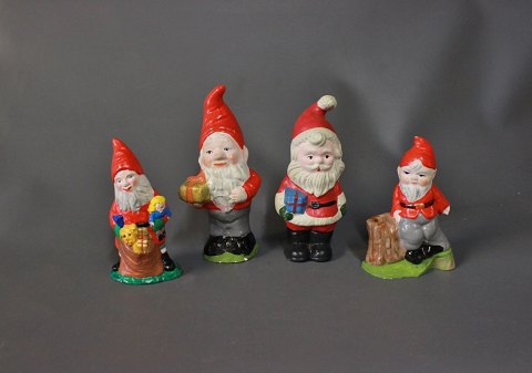 Different old Christmas elves from the 1940-1950s.
5000m2 showroom.