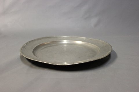 This large round and patinated tin dish is from the 1960s. 
5000m2 showroom.